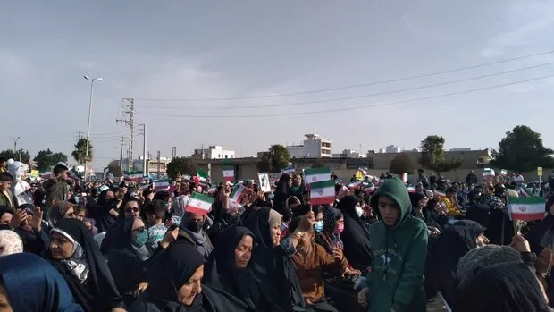 همایش بزرگ پیاده‌روی خانوادگی ایرانیان در گناوه برگزار شد